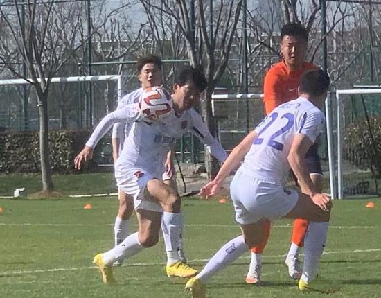 是他下令杀掉松本家族上上下下几十口、是他亲手把自己的亲生女儿推入火坑、是他在事发第一时间夹着尾巴狼狈逃窜